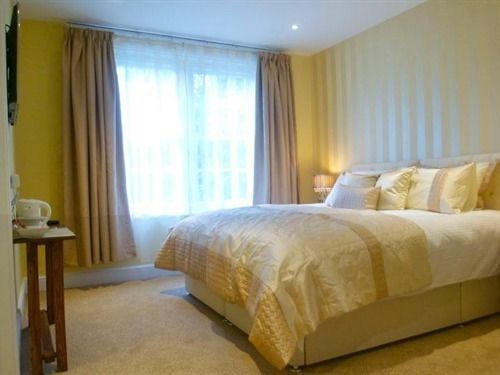 The Crown At Broad Hinton Hotel Luaran gambar