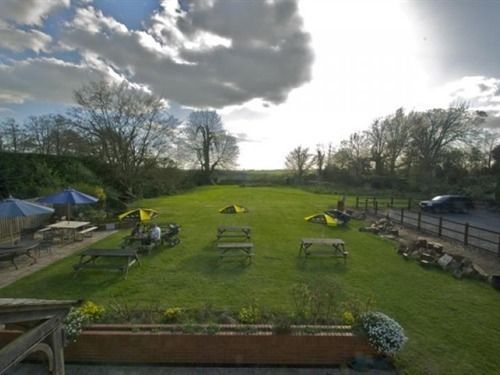 The Crown At Broad Hinton Hotel Luaran gambar