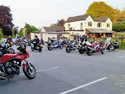 The Crown At Broad Hinton Hotel Luaran gambar